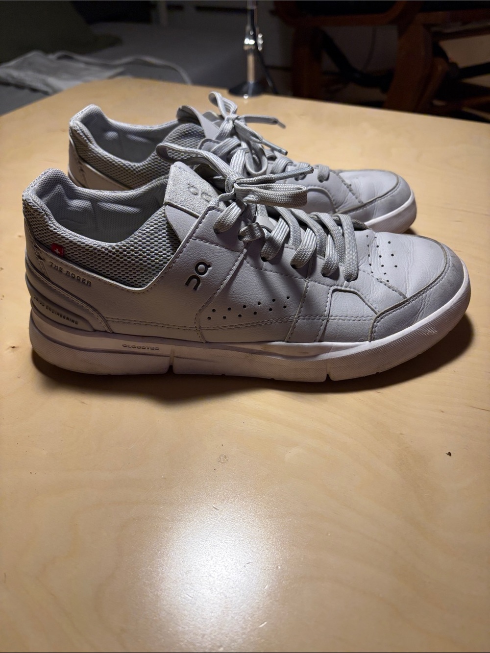 On Running Women’s Low-Top Grey Leather Rodger Sneakers